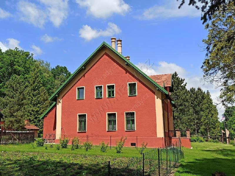 Annin dvůr