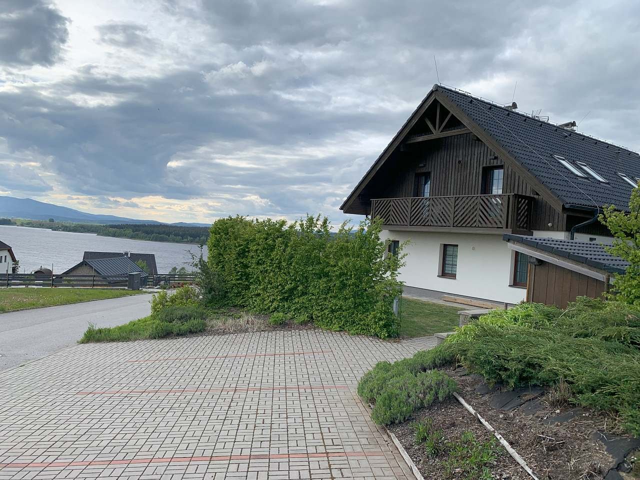 Apartmány Kovářov (parkoviště pro 5 aut)