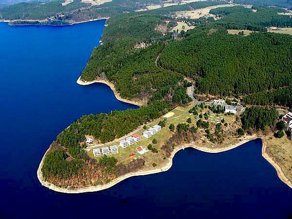 Apartmány Loužek v zátoce z ptačí perspektivy