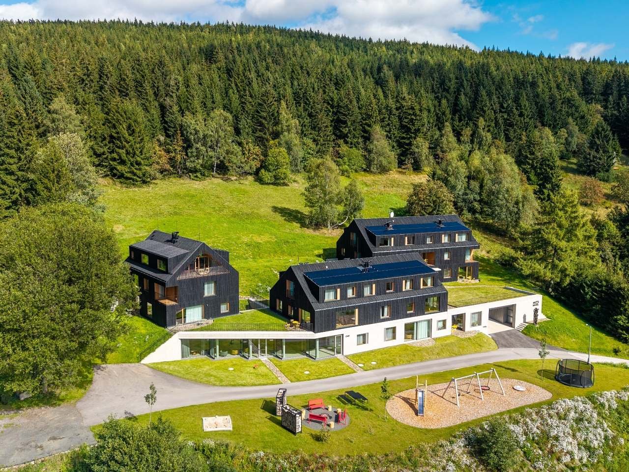 Apartmány tři boudy – moderní apartmánový dům v horské krajině Benecka
