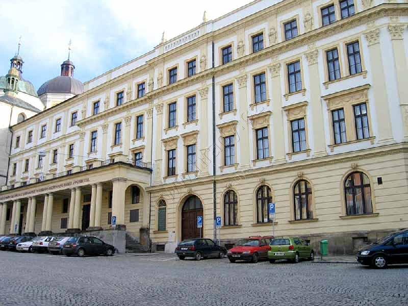 Arcibiskupský kněžský seminář