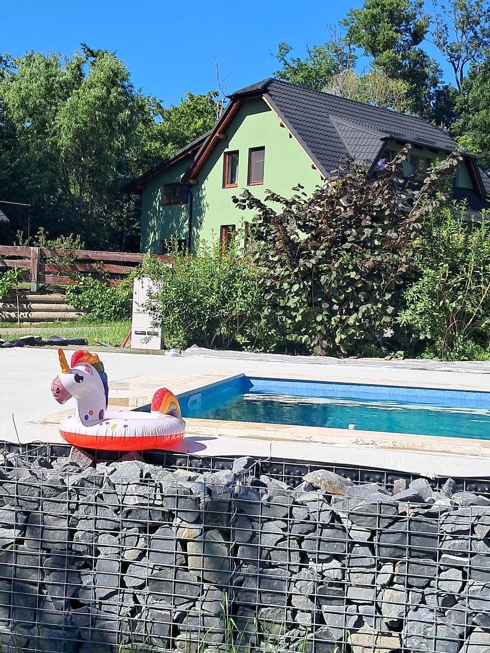 Bazén zapuštěný se slanou vodou 7 x 3,5m