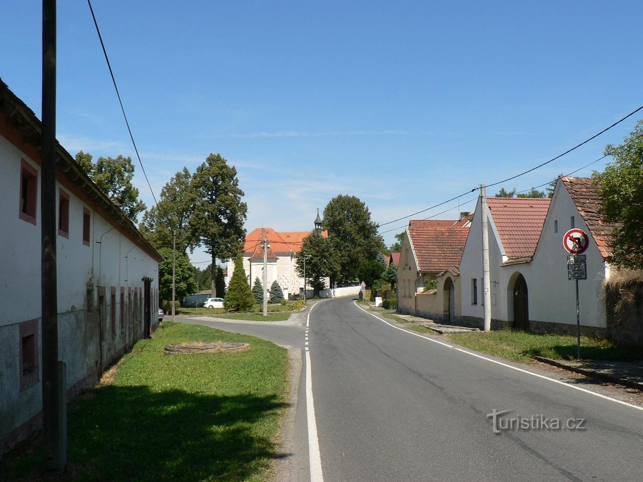 Bezděkov, záběr z obce