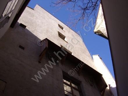 Biskupský dvůr