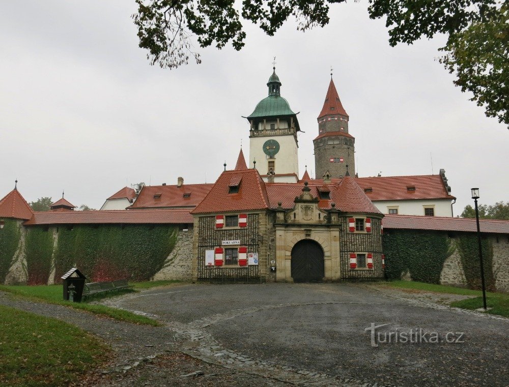 Bouzovský hrad a jediná fotka, kde počasí vypadá přijatelně
