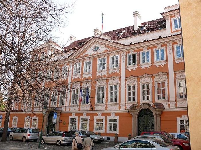 Buquoyský palác (Valdštejnský, Hrzánský)