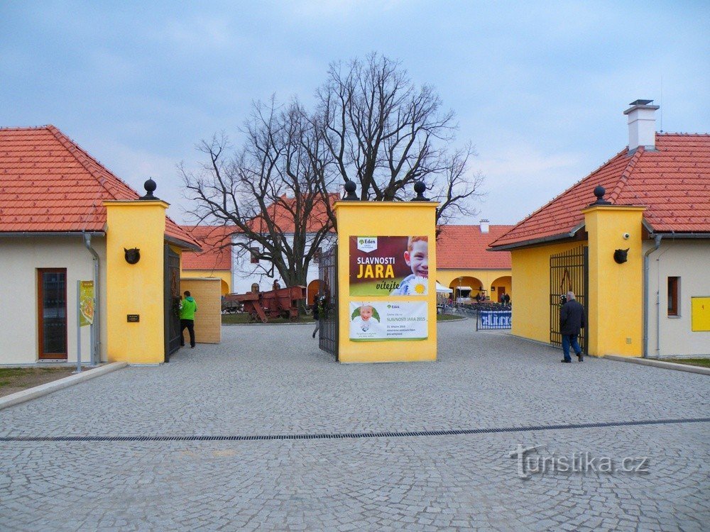 Bystřice n.P. vstup do areálu