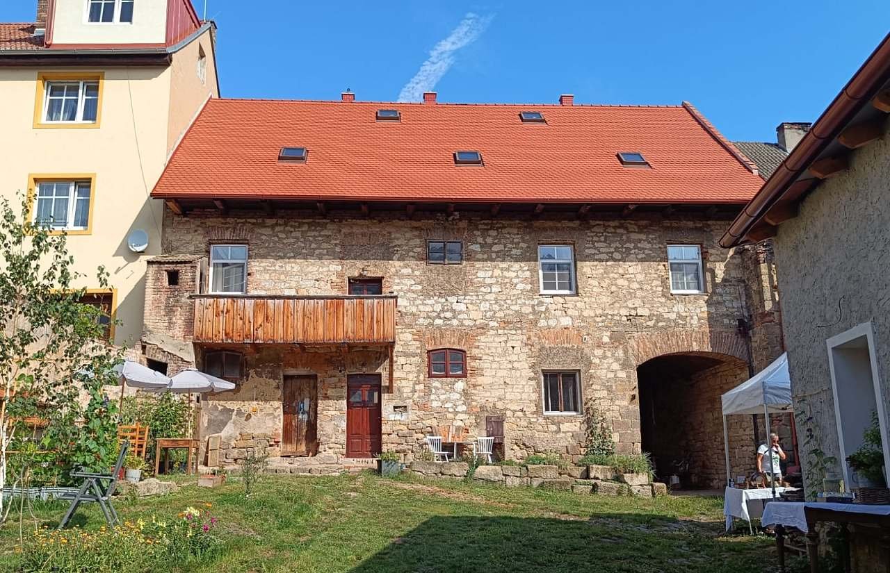 Byt v domě s velkou ekologickou zahradou