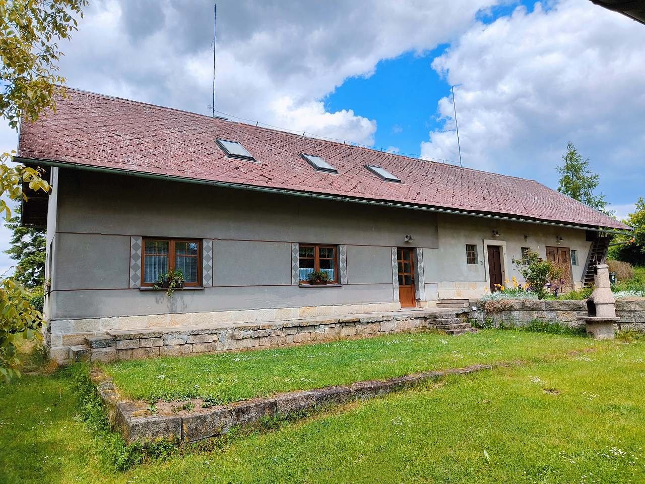 Čelní pohled na chalupu