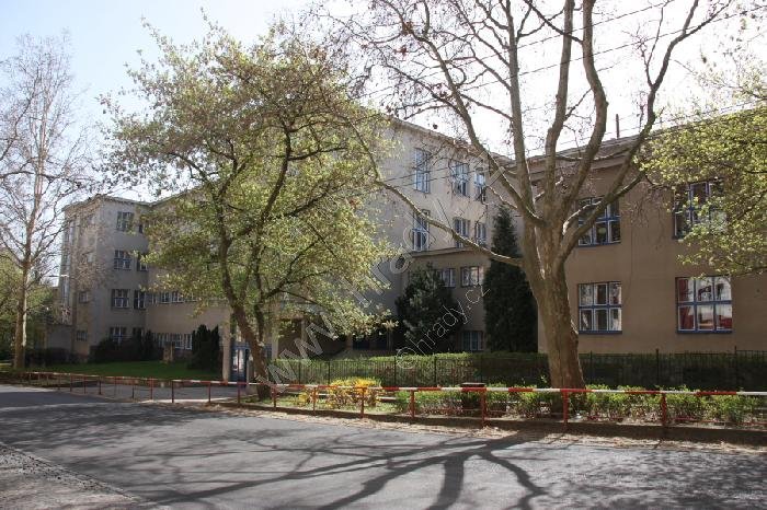 česká mateřská, obecná a měšťanská škola