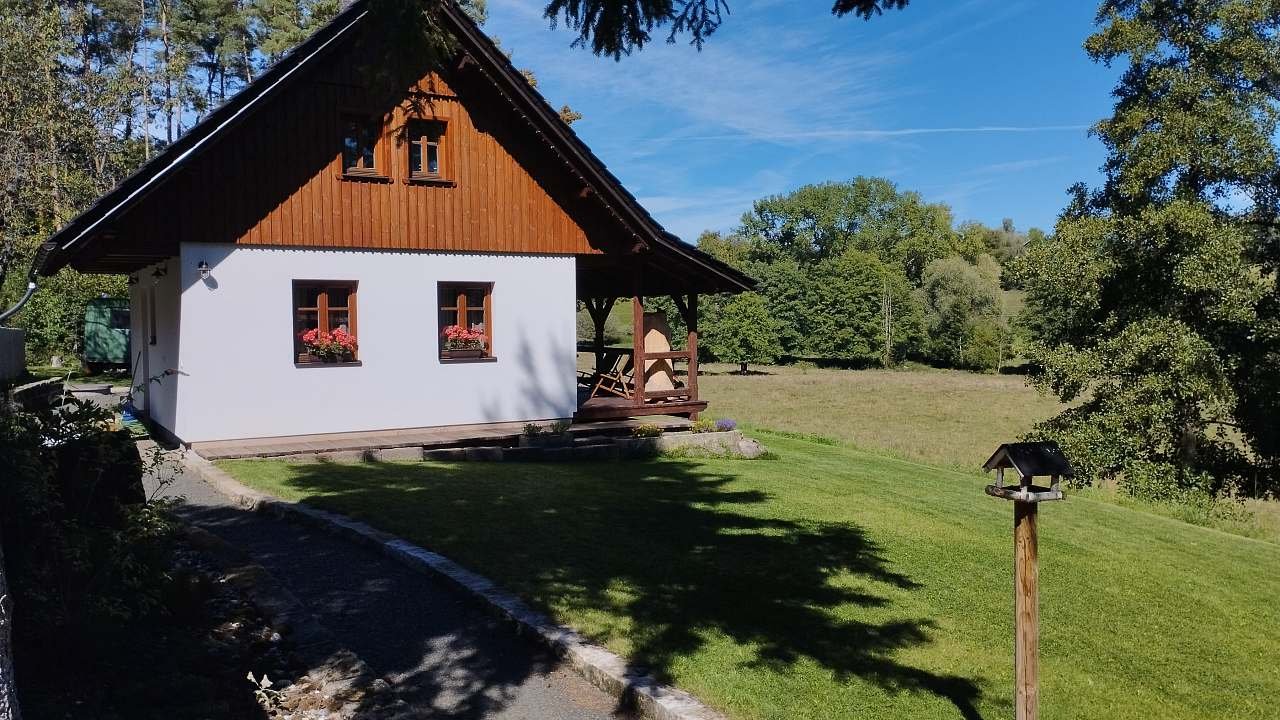 Chaloupka u lesa Březka