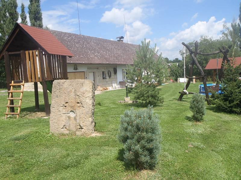 Chalupa Pod Horkou v Českém ráji - pohled ze zahrady