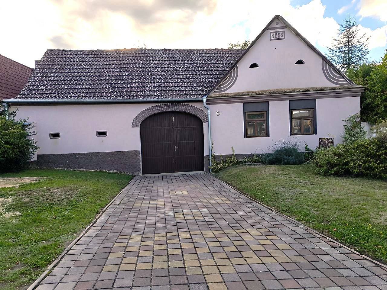 Chalupa s uzavřenou zahradou