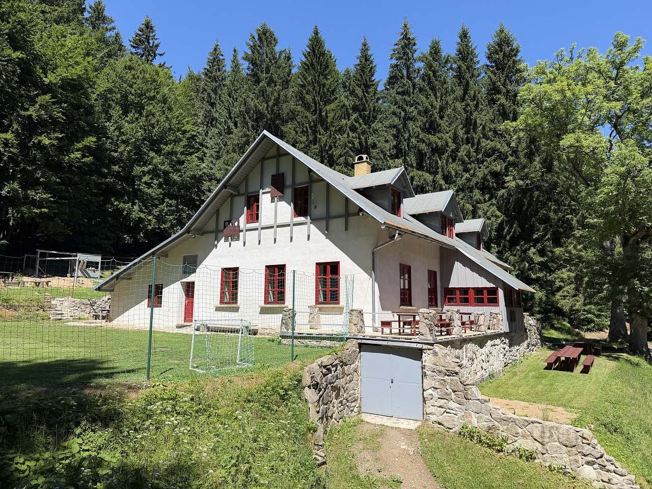 Chalupa ŠKOLA Šajtava, sportovní hřiště