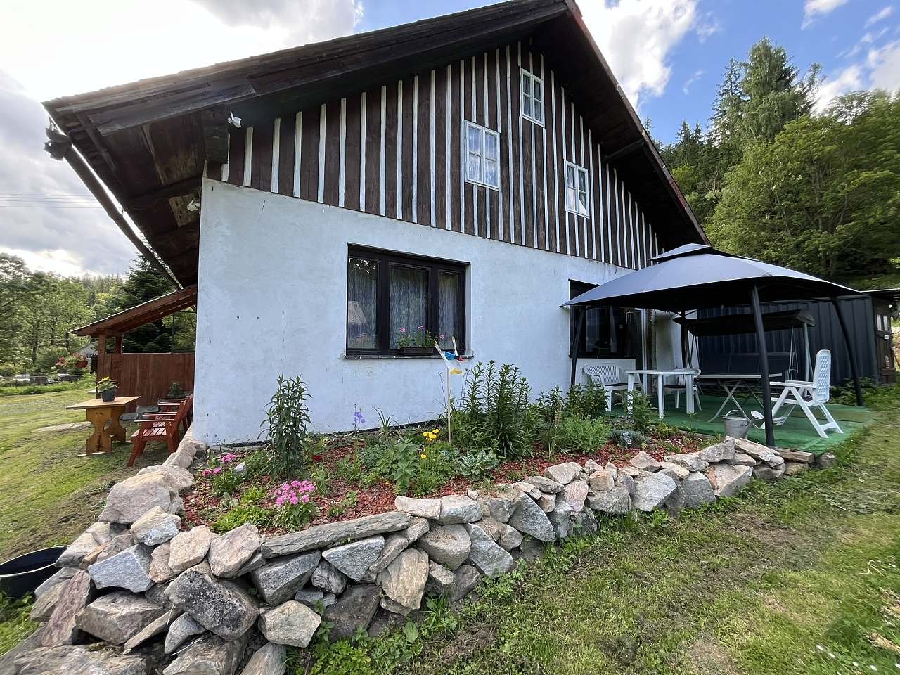 Chalupa U Macanů, skalka