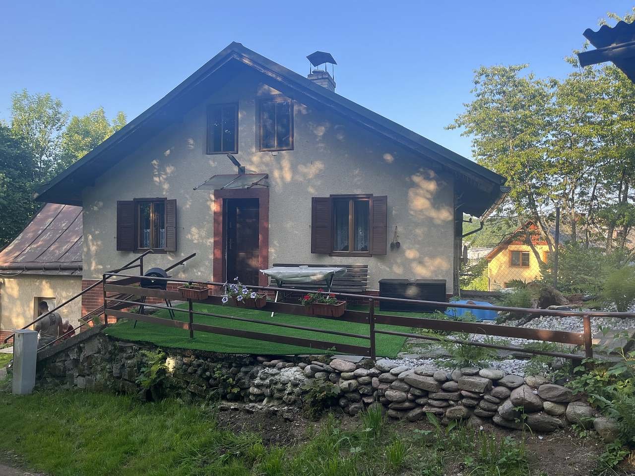 Chalupa v letních měsících