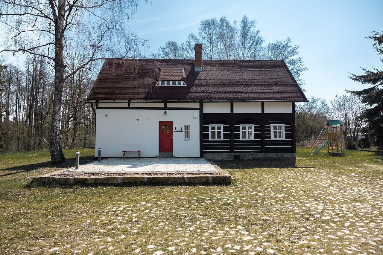 chalupa V polích a lukách