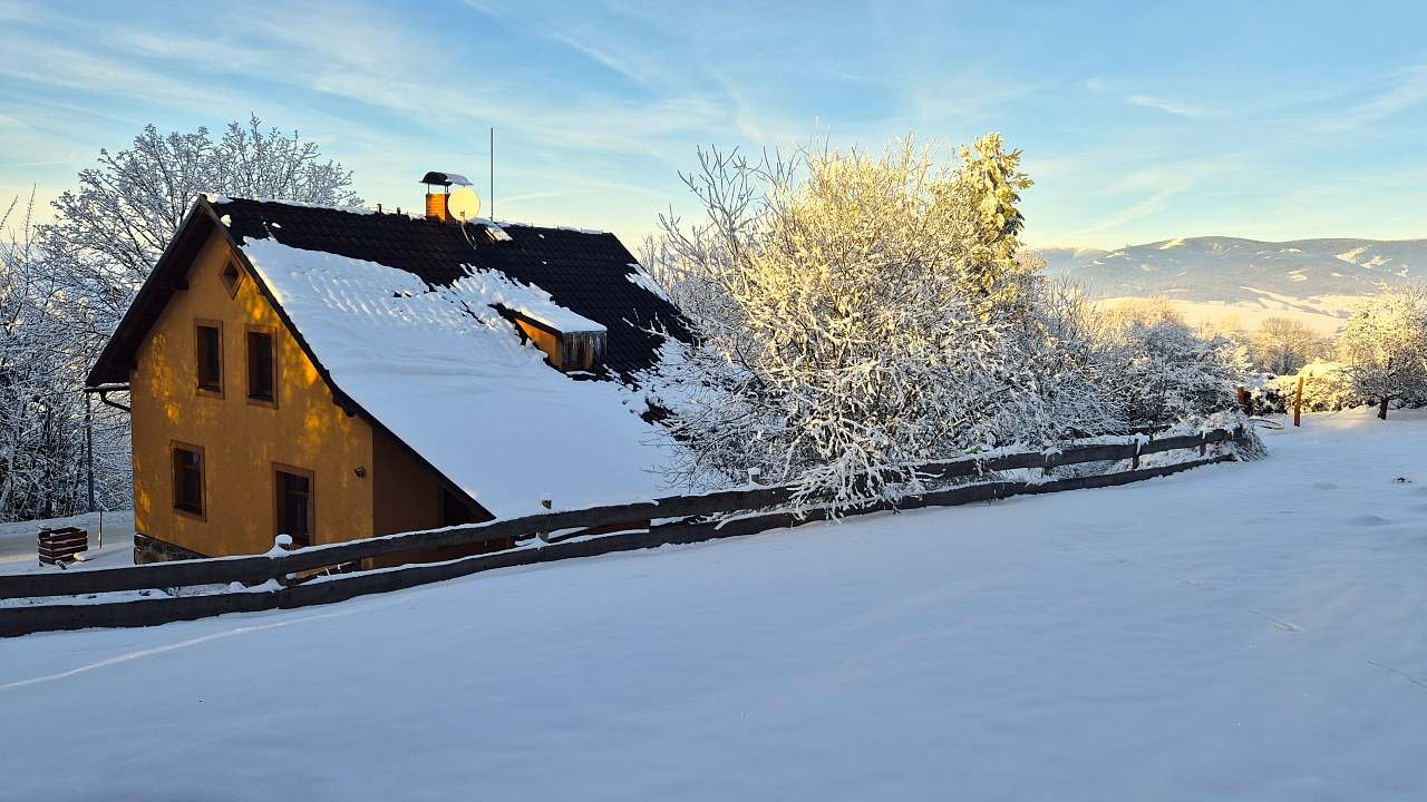 Chalupa v zimě
