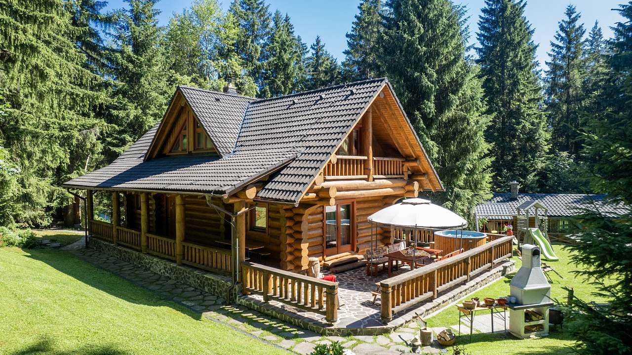 Chata Marína terasa s vírivkou a sedením