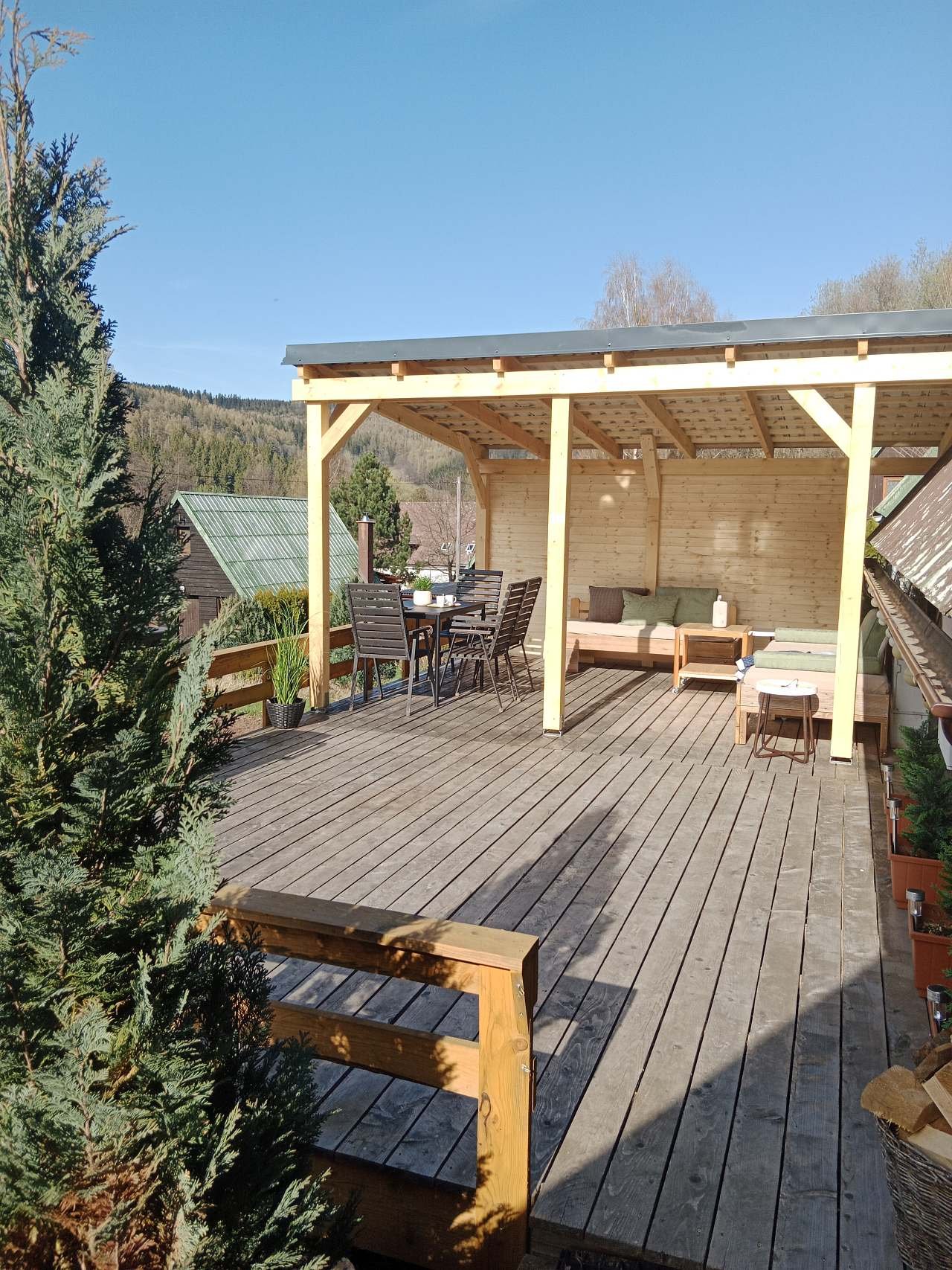 Chata pod Pradědem - terasa s pergolou