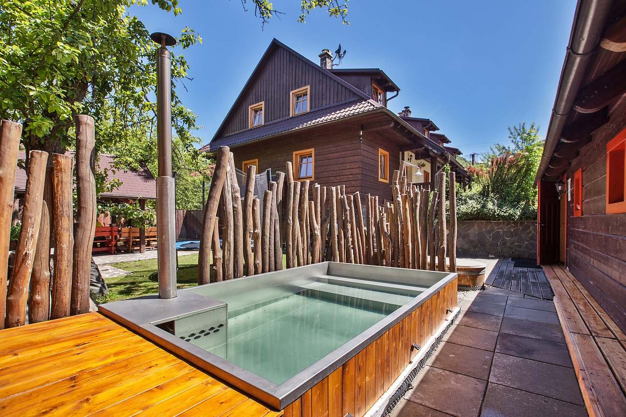 Chata Zinka s wellness na pokojnej ulici blízko lesa v Mýte pod Ďumbierom