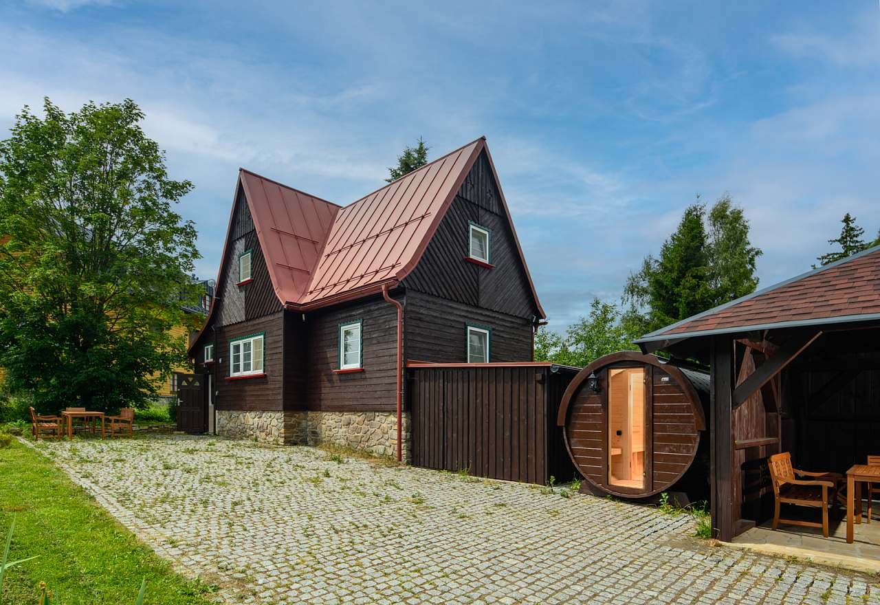 Chata Zlatá vyhlídka, sauna, altán s posezením