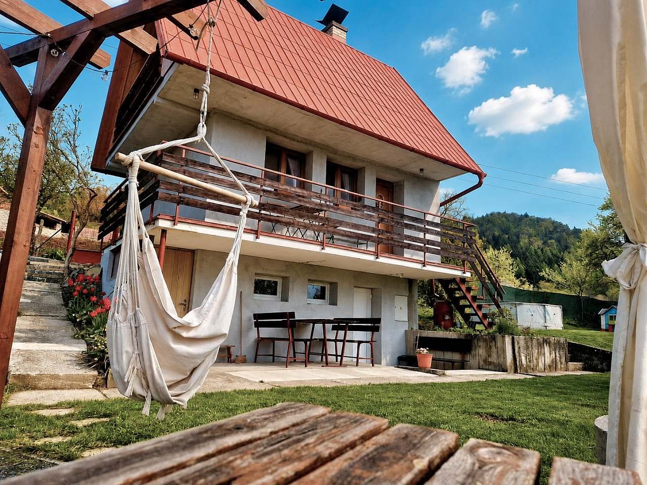 Chatička s venkovnim posezenim