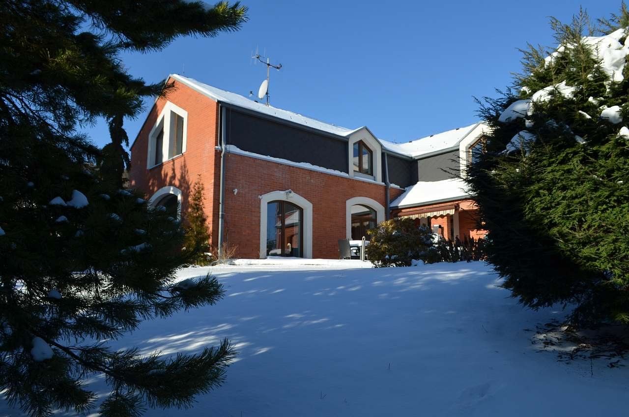 členitá zahrada s mnoha zákoutími