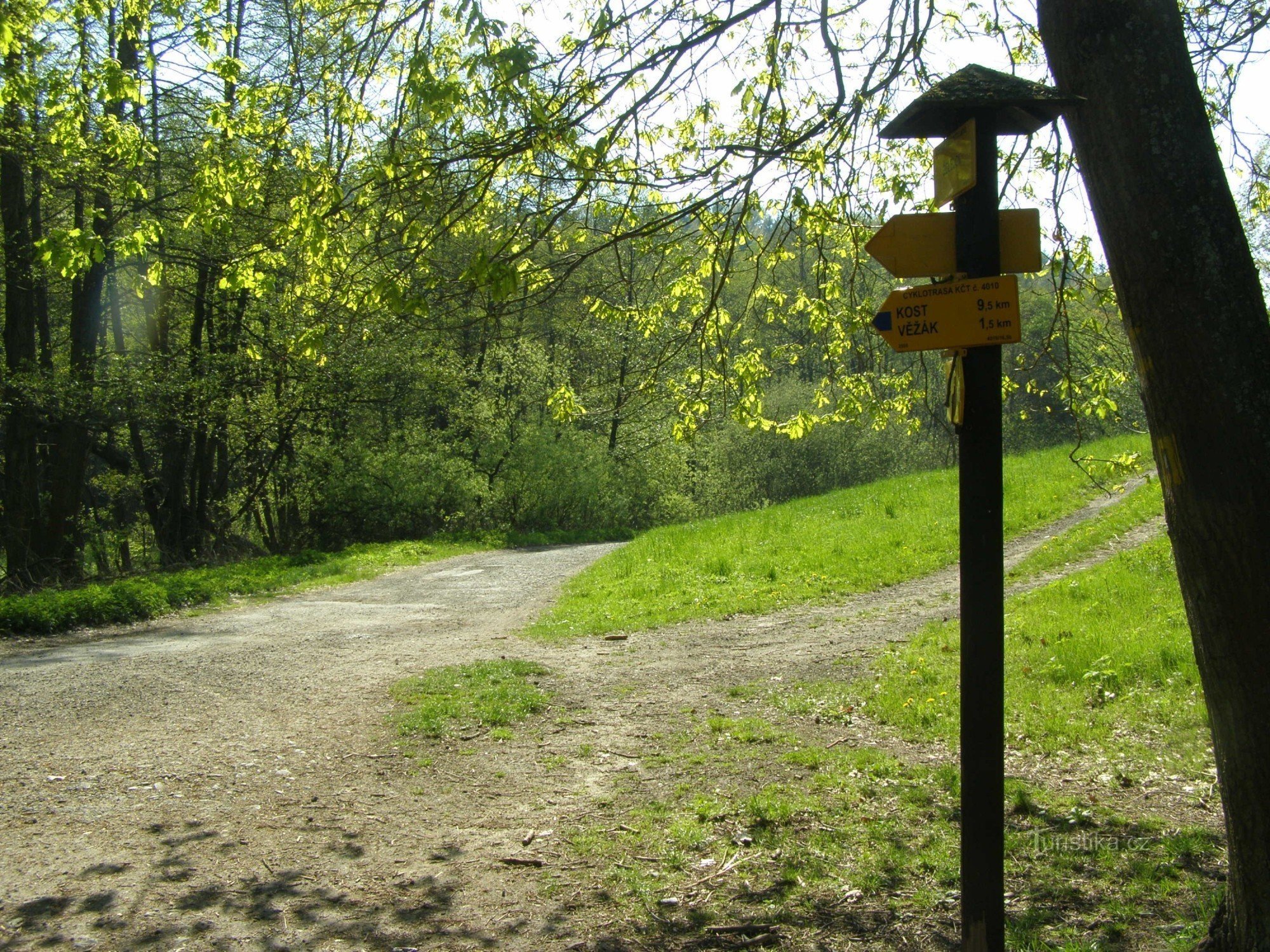 cykloturistické rozcestí Želejov (Věžické údolí)