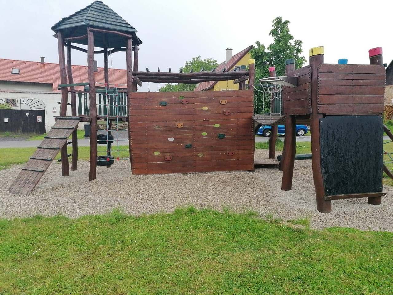 Dětské hřiště v obci Kamenná