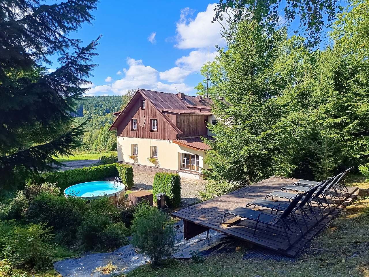 Děvín, Bazén, opalovací molo