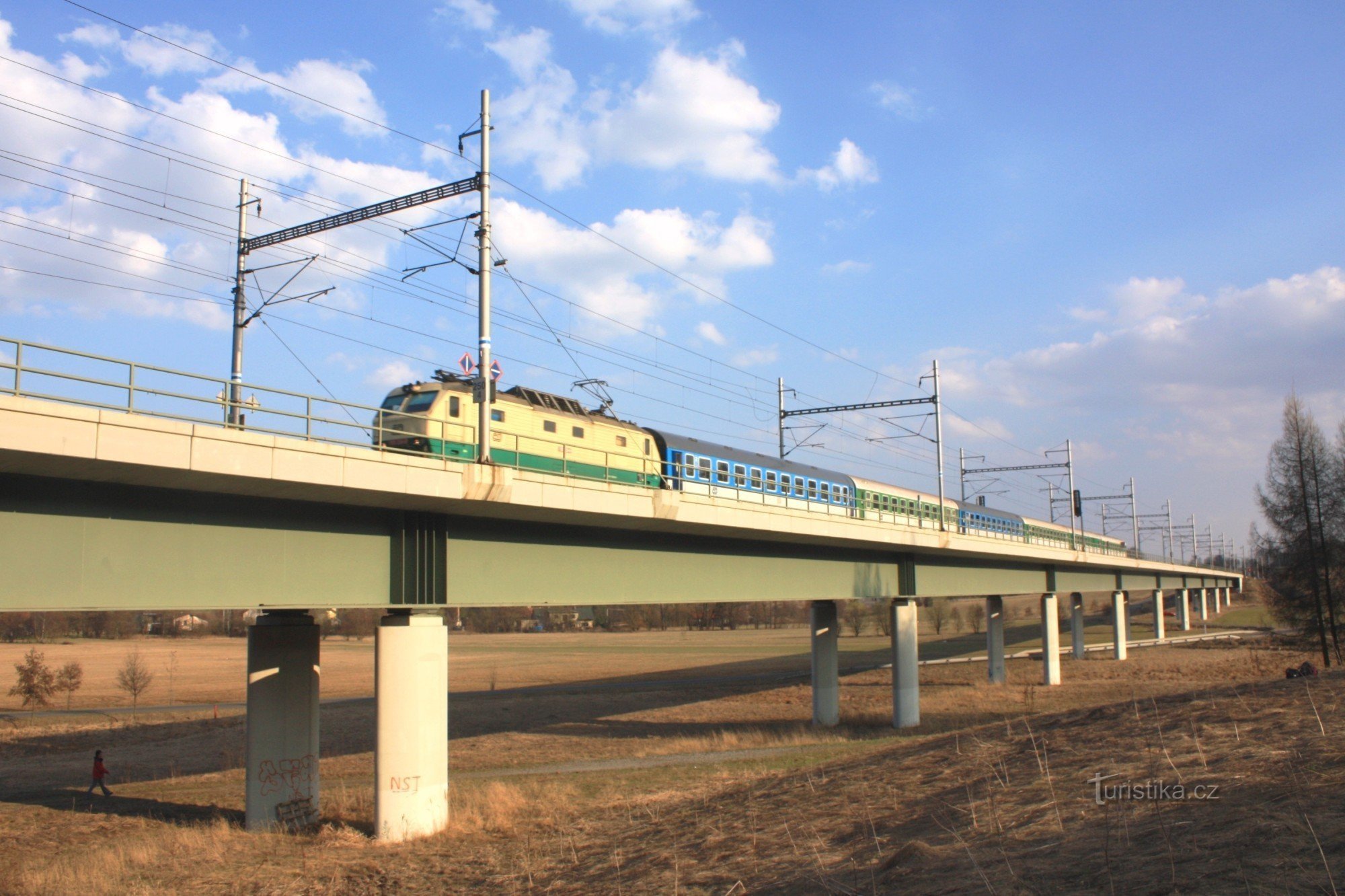 Dlouhá Třebová - železniční estakáda