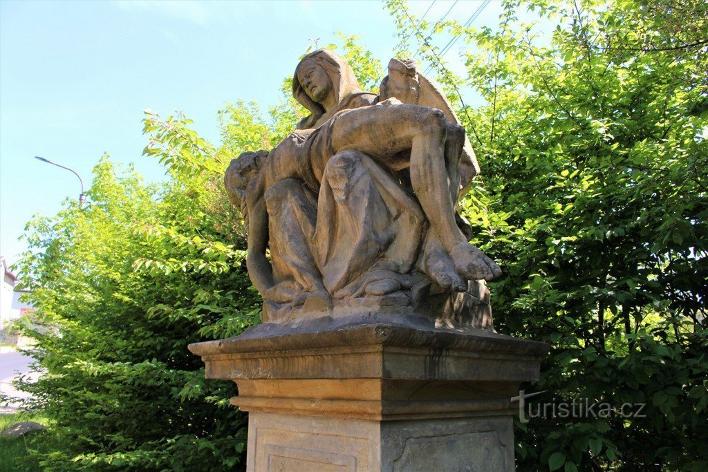 Dolní Poustevna, socha Piety