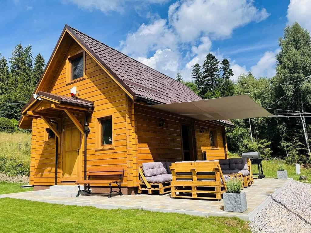 Drevenica Bindtwood s jacuzzi a saunou