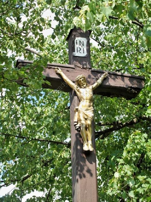 dřevěný kříž s Ježíšem Kristem