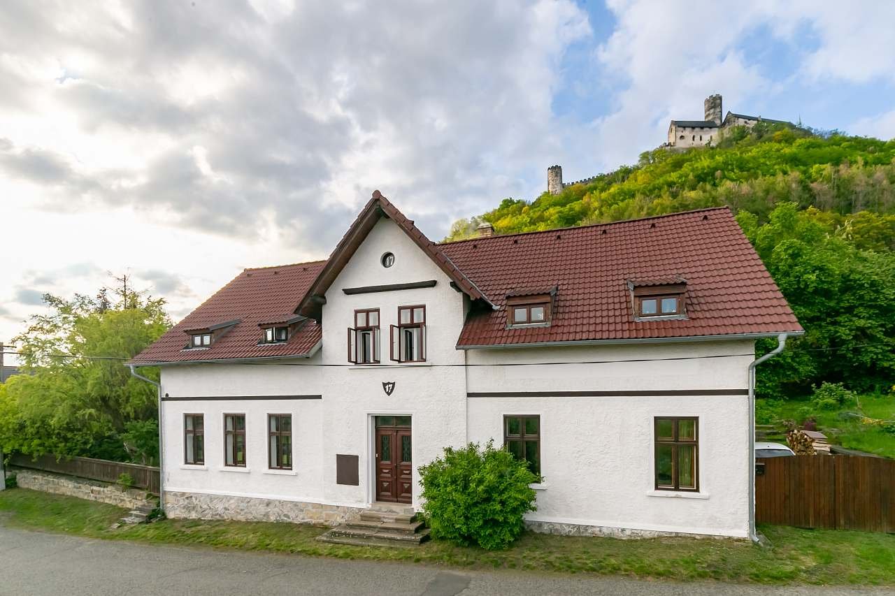 Dům pod hradem