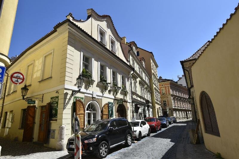 dům U Zlatého zajíce