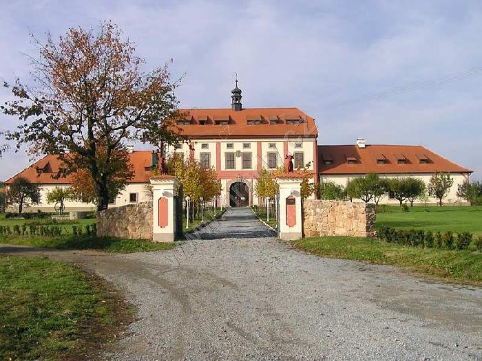 dvůr Býkov