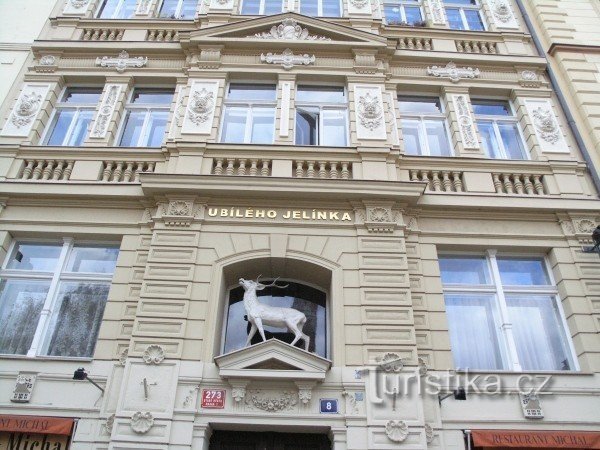 fasáda s domovním znamením