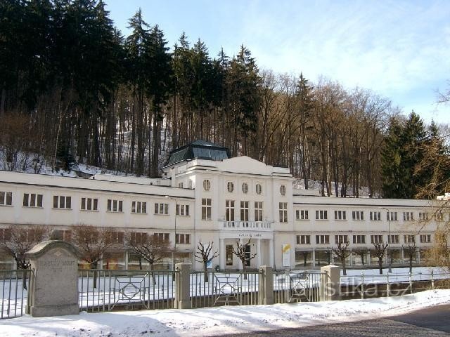 Galerie umění 6: Postavena původně jako vzorkovna zboží Chebské živnostenské a o