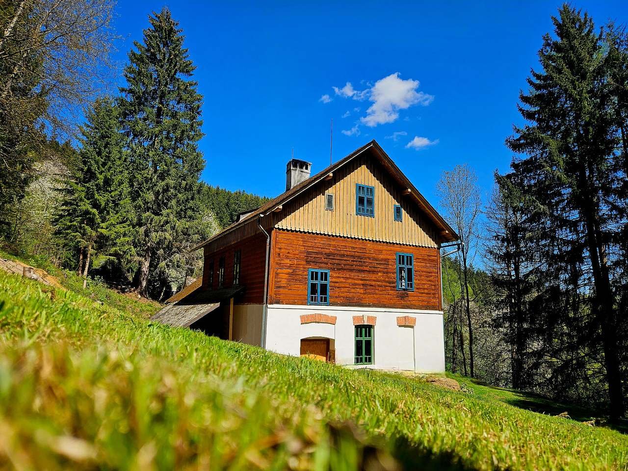 Hájenka pod smrkem - samota v lese v Jeseníkách