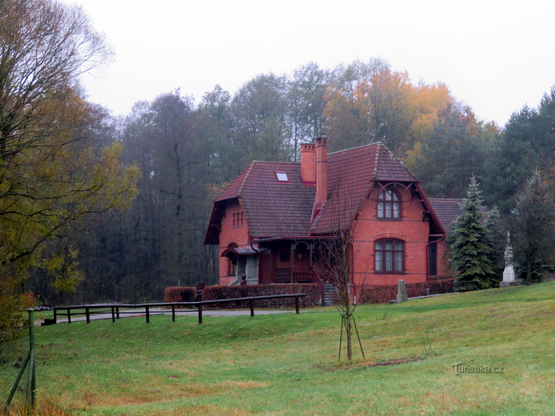 hájenka z r.1856 postavená Rotschildy