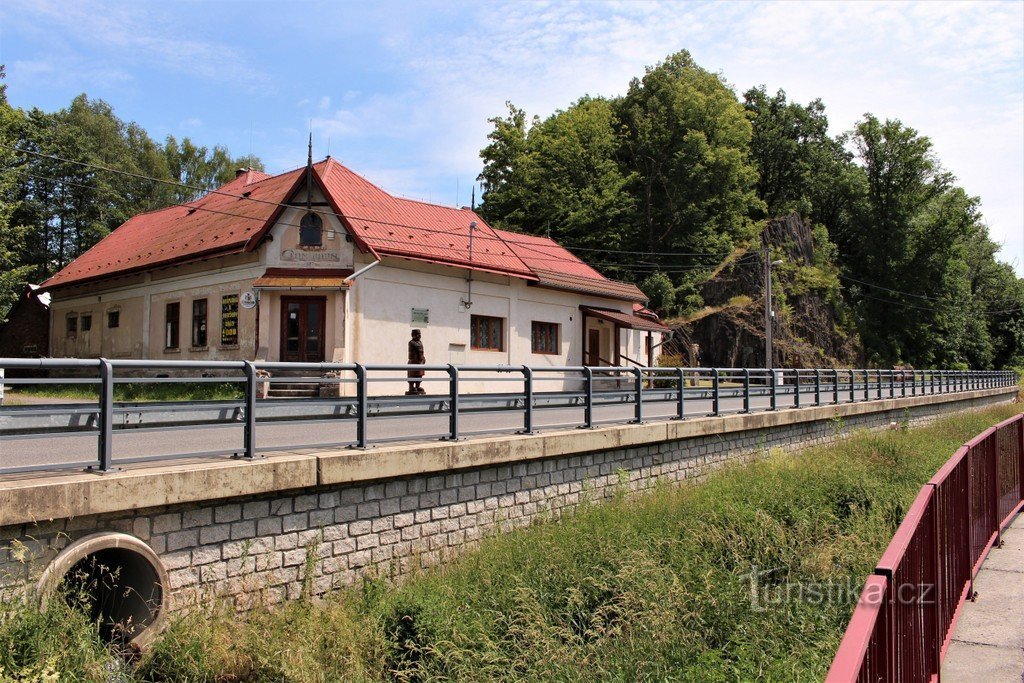 Heřmanická hospůdka, pohled od řeky