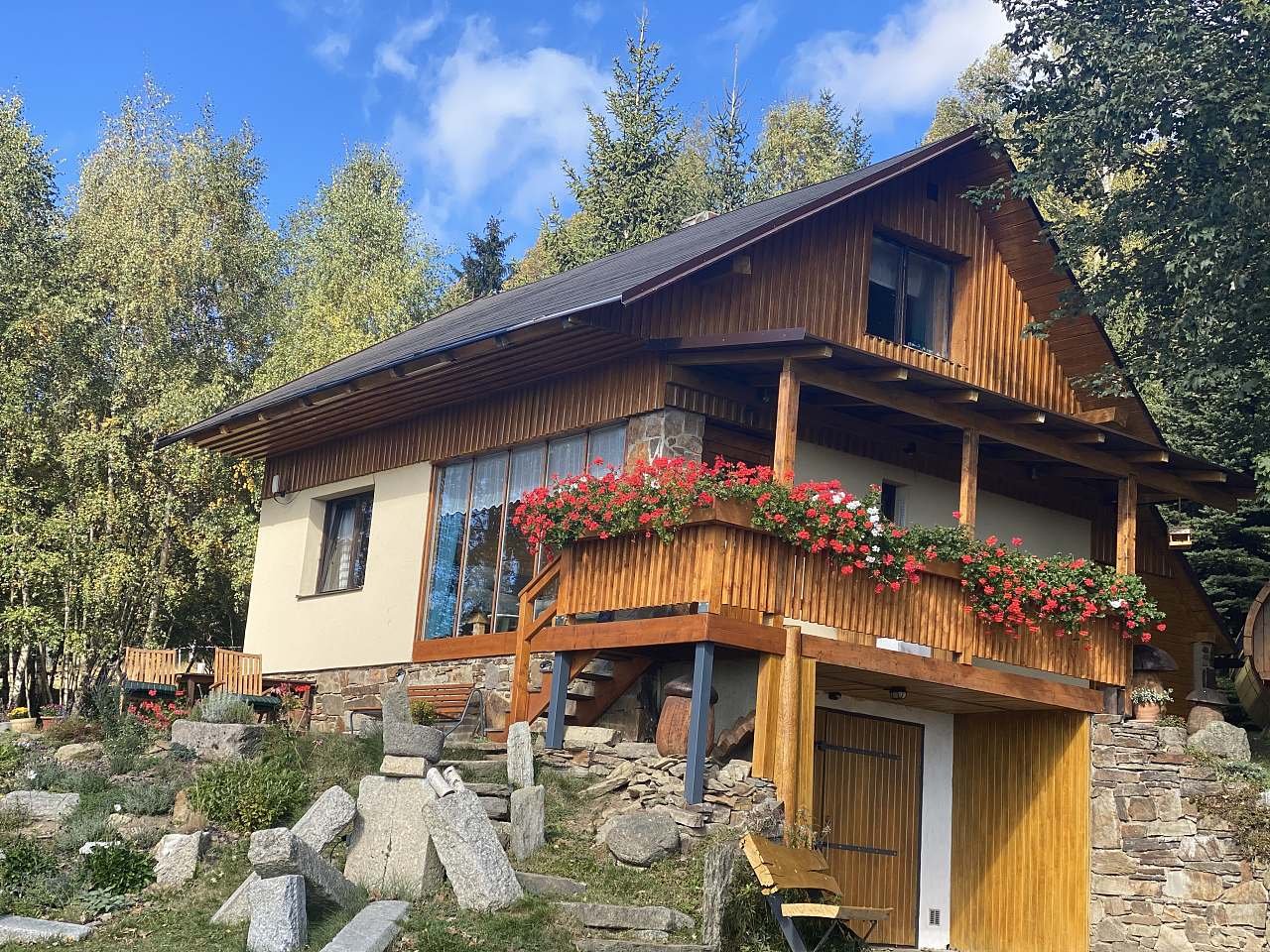 Hlavní pohled z JV strany