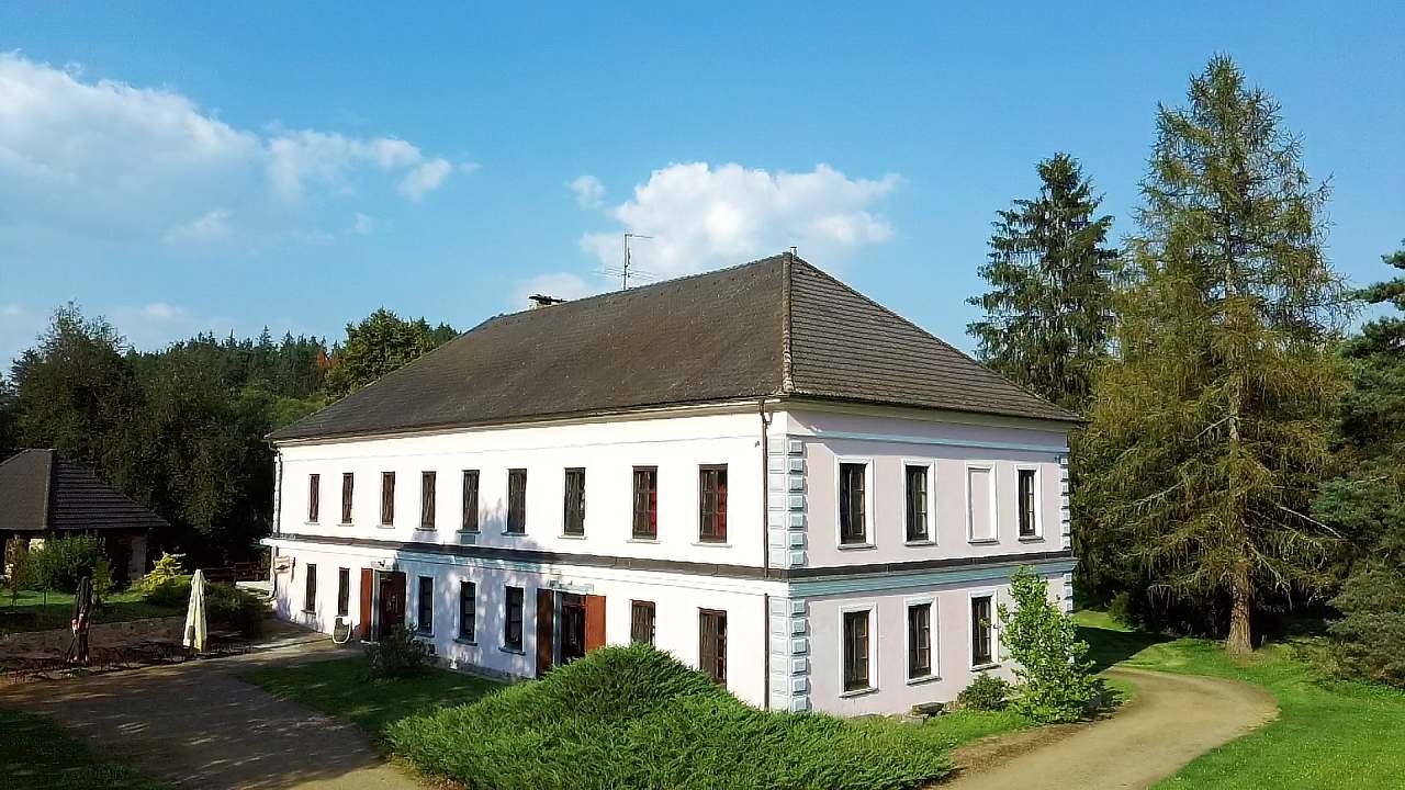 Hotýlek Mlýn Maděrovka