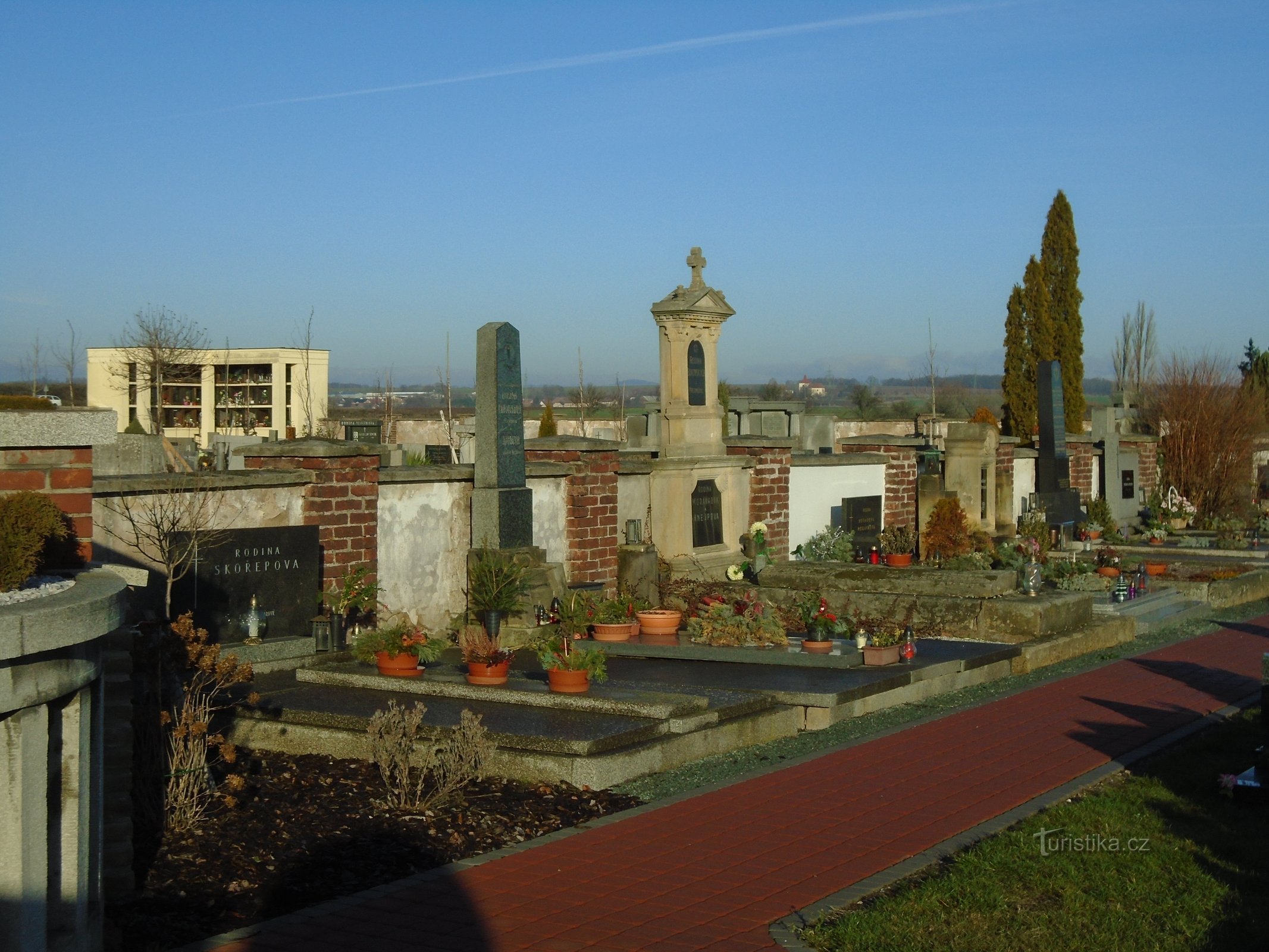 Hřbitov (Lochenice, 31.12.2018)