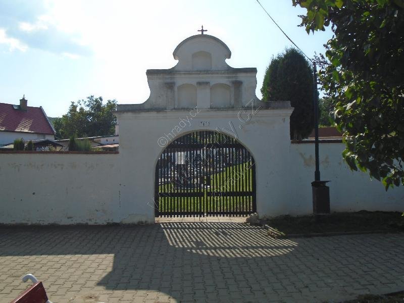 hřbitovní brána