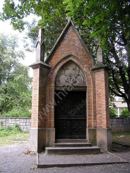 hrobka rodu Šustalů