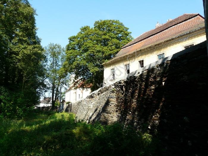 Hroby