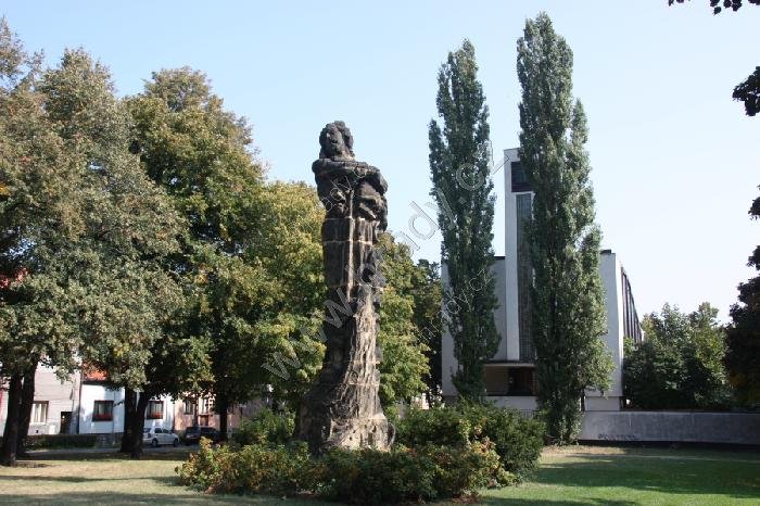 Husův sbor a pomník